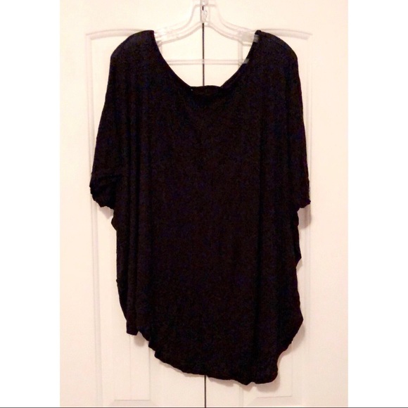 Black Oversized Asymmetric Flowy Top - Picture 4 of 4